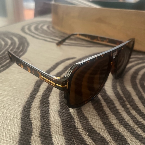 Tom Ford Tortoise Shell Sunglasses - Picture 1 of 2